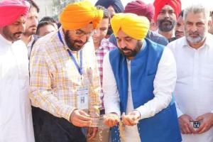 ਹੜ੍ਹਾਂ ਦੀਆਂ ਮੁਸ਼ਕਲਾਂ ਦੇ ਬਾਵਜੂਦ 99% ਖਰੀਦ ਪੂਰੀ; ਮੁੱਖ ਮੰਤਰੀ ਭਗਵੰਤ ਮਾਨ ਦੀ ਪਾਰਦਰਸ਼ੀ ਨੀਤੀ ਨੇ ਰਚਿਆ ਇਤਿਹਾਸ, 11 ਲੱਖ ਕਿਸਾਨਾਂ ਦੇ ਚਿਹਰੇ ’ਤੇ ਲੌਟੀ ਮੁਸਕਾਨ