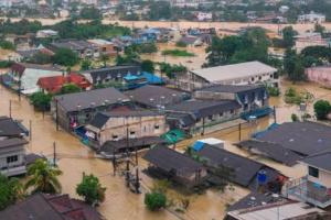 ਥਾਈਲੈਂਡ ਵਿੱਚ ਭਾਰੀ ਮੀਂਹ ਕਾਰਨ ਆਉਣ ਵਾਲੇ ਹੜ੍ਹਾਂ ਨੇ ਤਬਾਹੀ ਮਚਾ ਦਿੱਤੀ ਹੈ