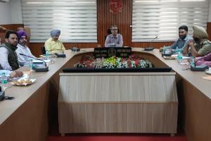 ਜ਼ਿਲ੍ਹਾ ਚੋਣ ਅਧਿਕਾਰੀ ਵੱਲੋਂ ਅਧਿਕਾਰੀਆਂ ਨਾਲ ਤਰਨ ਤਾਰਨ ਉਪ ਚੋਣ ਦੀਆਂ ਤਿਆਰੀਆਂ ਸਬੰਧੀ ਮੀਟਿੰਗ