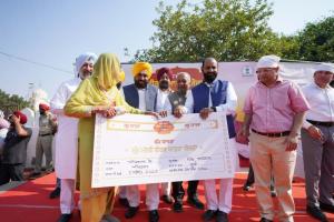 ਮੁੱਖ ਮੰਤਰੀ ਨੇ ਸ਼ਰਧਾਲੂਆਂ ਨੂੰ ਦਰਸ਼ਨਾਂ ਲਈ ਅੰਮ੍ਰਿਤਸਰ ਲਿਜਾਣ ਵਾਲੀਆਂ ਬੱਸਾਂ ਦੇ ਪਹਿਲੇ ਜਥੇ ਨੂੰ ਹਰੀ ਝੰਡੀ ਦਿਖਾ ਕੇ ਰਵਾਨਾ ਕੀਤਾ