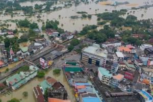 ਚੱਕਰਵਾਤੀ ਤੂਫਾਨ ਡਿਟਵਾ ਨੇ ਸ਼੍ਰੀਲੰਕਾ ਵਿੱਚ ਵੱਡੀ ਭਾਰੀ ਮੀਂਹ ਅਤੇ ਹੜ੍ਹਾਂ ਨਾਲ 212 ਤੋਂ ਵੱਧ ਲੋਕਾਂ ਦੀ ਮੌਤ ਹੋਈ ਹੈ ਅਤੇ ਲਗਭਗ 218 ਲੋਕ ਅਜੇ ਵੀ ਲਾਪਤਾ