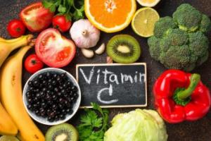 ਕਿਹੜੇ ਵਿਟਾਮਿਨ ਦੀ ਕਮੀ ਤੁਹਾਨੂੰ ਬਿਮਾਰ ਕਰ ਰਹੀ ਹੈ? ਇਹਨਾਂ ਲੱਛਣਾਂ ਨੂੰ ਪਛਾਣੋ ਅਤੇ ਤੁਰੰਤ ਇਲਾਜ ਕਰੋ