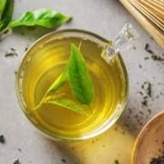 ਚਾਹ ਲੈਮਨਗ੍ਰਾਸ ਇੱਕ ਕੁਦਰਤੀ ਜੜੀ-ਬੂਟੀ ਨਾਮਕ ਲੈਮਨਗ੍ਰਾਸ ਤੋਂ ਬਣਾਈ ਜਾਂਦੀ ਹੈ