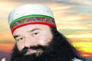  ਹਨੀਪ੍ਰੀਤ ਵਕੀਲਾਂ ਨਾਲ ਰਾਮ ਰਹੀਮ ਨੂੰ ਮਿਲਣ ਪਹੁੰਚੀ, ਸੁਨਾਰੀਆ ਜੇਲ੍ਹ ਕੰਪਲੈਕਸ ਵਿੱਚ 3 ਘੰਟੇ ਬਿਤਾਏ।