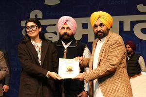 ਪੰਜਾਬ ਦੀਆਂ ਧੀਆਂ ਬਣਨਗੀਆਂ ਅਫ਼ਸਰ! ਮਾਨ ਸਰਕਾਰ ਦਾ 33% ਰਾਖਵਾਂਕਰਨ ਨਾਲ ਵੱਡਾ ਐਲਾਨ, ਧੀਆਂ ਬਣਾਉਣਗੀਆਂ ਰੰਗਲਾ ਪੰਜਾਬ