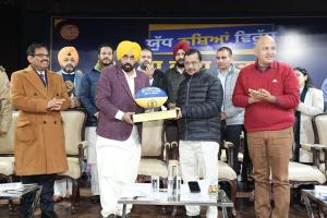 ਇਕਜੁਟ ਹੋ ਕੇ ਨਸ਼ਿਆਂ ਦੀ ਅਲਾਮਤ ਨੂੰ ਜੜ੍ਹੋਂ ਪੁੱਟੇਗਾ ਪੰਜਾਬ, ਅਰਵਿੰਦ ਕੇਜਰੀਵਾਲ ਅਤੇ ਭਗਵੰਤ ਸਿੰਘ ਮਾਨ ਨੇ ਕੀਤੀ ਦੂਜੇ ਪੜਾਅ ਦੀ ਸ਼ੁਰੂਆਤ