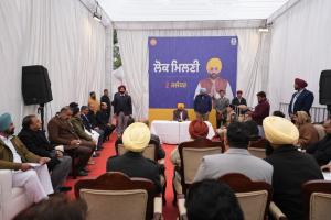 ਕੜਾਕੇ ਦੀ ਠੰਢ ਦੇ ਬਾਵਜੂਦ ਮੁੱਖ ਮੰਤਰੀ ਭਗਵੰਤ ਸਿੰਘ ਮਾਨ ਵੱਲੋਂ ਜਲੰਧਰ ਵਿੱਚ ਲੋਕ ਮਿਲਣੀ, ਕਿਹਾl ਲੋਕ ਮਿਲਣੀਆਂ ਪੰਜਾਬ ਦੇ ਵਿਕਾਸ ਨੂੰ ਤੇਜ਼ ਕਰਨ ਲਈ ਪ੍ਰੇਰਕ ਦਾ ਕੰਮ ਕਰਨਗੀਆਂ