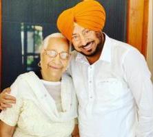  ਮਰਹੂਮ ਕਾਮੇਡੀਅਨ ਜਸਵਿੰਦਰ ਭੱਲਾ ਦੇ ਮਾਤਾ ਦਾ ਦੇਹਾਂਤ ਹੋ ਗਿਆ 