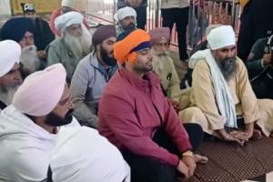 ਪੰਜਾਬੀ ਦੇ ਮਸ਼ਹੂਰ ਗਾਇਕ ਮਨਕੀਰਤ ਔਲਖ ਹਰਿਆਣਾ ਦੇ ਜ਼ਿਲ੍ਹਾ ਸਿਰਸਾ ਵਿਖੇ ਇਤਿਹਾਸਕ ਗੁਰਦੁਆਰਾ ਸ੍ਰੀ ਚਿੱਲਾ ਸਾਹਿਬ ਵਿਖੇ ਮੱਥਾ ਟੇਕਿਆ