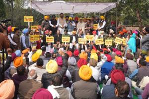 ਦਲਿਤਾਂ ਅਤੇ ਮਿਹਨਤਕਸ਼ਾਂ ਦਾ ਮਜ਼ਾਕ ਉਡਾਉਣ 'ਤੇ ਕਾਂਗਰਸ ਖ਼ਿਲਾਫ਼ ਬੈਂਡ-ਵਾਜਿਆਂ ਨਾਲ 'ਆਪ' ਦਾ ਜ਼ੋਰਦਾਰ ਪ੍ਰਦਰਸ਼ਨ