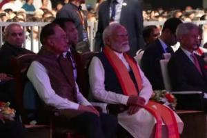 ਪ੍ਰਧਾਨ ਮੰਤਰੀ ਨਰਿੰਦਰ ਮੋਦੀ ਨੇ ਮਲੇਸ਼ੀਆ ਦੀ ਰਾਜਧਾਨੀ ਕੁਆਲਾਲੰਪੁਰ ਵਿੱਚ ਭਾਰਤੀ ਭਾਈਚਾਰੇ ਦੇ ਹਜ਼ਾਰਾਂ ਮੈਂਬਰਾਂ ਨੂੰ ਸੰਬੋਧਨ ਕੀਤਾ