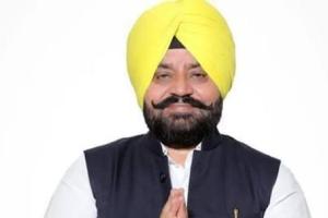 ਵਿਧਾਇਕ ਗੁਰਦੀਪ ਸਿੰਘ ਰੰਧਾਵਾ ਦੀ ਅਗਵਾਈ ਹੇਠ ਸੈਂਕੜੇ ਅਕਾਲੀ ਅਤੇ ਕਾਂਗਰਸੀ ਆਗੂ ਤੇ ਵਰਕਰ ਆਪਣੀ ਪਾਰਟੀ ਛੱਡ ਕੇ 'ਆਪ' ਵਿੱਚ ਸ਼ਾਮਲ ਹੋ ਗਏ