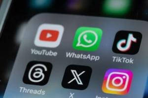 ਰੂਸ ਨੇ ਹਾਲ ਹੀ ਵਿੱਚ ਵਟਸਐਪ, ਯੂਟਿਊਬ, ਇੰਸਟਾਗ੍ਰਾਮ ਅਤੇ ਫੇਸਬੁੱਕ ਵਰਗੇ ਕਈ ਅਮਰੀਕੀ ਸੋਸ਼ਲ ਮੀਡੀਆ ਪਲੇਟਫਾਰਮਾਂ ਉੱਤੇ ਪਾਬੰਦੀ ਲਗਾ ਦਿੱਤੀ ਹੈ