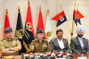 ਗੈਂਗਸਟਰਾਂ ਤੇ ਵਾਰ’: ਮੁੱਖ ਮੰਤਰੀ ਭਗਵੰਤ ਮਾਨ ਦੀ ਅਗਵਾਈ ਵਾਲੀ ਪੰਜਾਬ ਸਰਕਾਰ ਨੇ ਲੋੜੀਂਦੇ ਅਪਰਾਧੀਆਂ ਨੂੰ ਕਾਬੂ ਕਰਨ ਲਈ ’ਆਪਰੇਸ਼ਨ ਪ੍ਰਹਾਰ-2’ ਕੀਤਾ ਲਾਂਚ