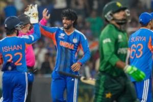 ਕੋਲੰਬੋ ਦੇ ਪ੍ਰੇਮਦਾਸਾ ਸਟੇਡੀਅਮ ਵਿੱਚ ਐਤਵਾਰ ਨੂੰ ਹੋਏ ਟੀ-20 ਵਰਲਡ ਕੱਪ ਮੈਚ ਵਿੱਚ ਭਾਰਤ ਨੇ ਪਾਕਿਸਤਾਨ ਨੂੰ 61 ਦੌੜਾਂ ਦੀ ਕਰਾਰੀ ਹਾਰ ਦਿਤੀ