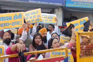 ਲੁਧਿਆਣਾ 'ਚ ਹਰਿਆਣਾ ਦੇ ਮੁੱਖ ਮੰਤਰੀ ਸੈਣੀ ਦਾ ਕਾਲੇ ਝੰਡਿਆਂ ਨਾਲ ਸਵਾਗਤ: 'ਆਪ' ਨੇ ਭਾਜਪਾ ਨੂੰ ਦੱਸਿਆ 'ਪੰਜਾਬ ਵਿਰੋਧੀ'