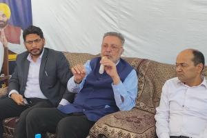 ਸਿਹਤ ਮੰਤਰੀ ਡਾ. ਬਲਬੀਰ ਸਿੰਘ ਨੇ ਰੂਪਨਗਰ 'ਚ ਮੁੱਖ ਮੰਤਰੀ ਸਿਹਤ ਯੋਜਨਾ ਤਹਿਤ ਬਣ ਰਹੇ ਕਾਰਡਾਂ ਦੀ ਸਮੀਖਿਆ ਕੀਤੀ