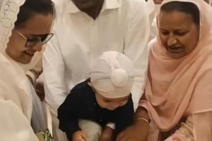 ਛੋਟੇ ਸਿੱਧੂ ਮੂਸੇਵਾਲਾ ਨੇ ਕੱਟਿਆ ਆਪਣੇ ਜਨਮ ਦਿਨ ਦਾ ਕੇਕ,ਹਵੇਲੀ ਨੂੰ ਰੰਗ-ਬਿਰੰਗੇ ਗੁਬਾਰਿਆਂ ਅਤੇ ਲਾਈਟਾਂ ਨਾਲ ਸਜਾਇਆ ਗਿਆ ਸੀ