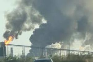 ਅਮਰੀਕਾ ਦੇ ਟੈਕਸਾਸ ਸੂਬੇ ਦੇ ਪੋਰਟ ਆਰਥਰ ਸ਼ਹਿਰ ਵਿਚ ਸਥਿਤ ਵੈਲੇਰੋ ਆਇਲ ਰਿਫਾਇਨਰੀ ਵਿਚ ਸੋਮਵਾਰ ਰਾਤ ਵੱਡਾ ਧਮਾਕਾ ਹੋਇਆ