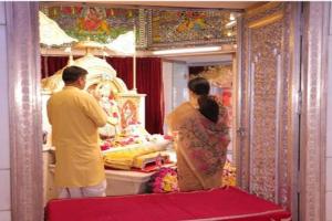 ਦਿੱਲੀ ਦੀ ਮੁੱਖ ਮੰਤਰੀ ਰੇਖਾ ਗੁਪਤਾ ਨੇ ਨਵੀਂ ਦਿੱਲੀ ਦੇ ਮਸ਼ਹੂਰ ਝੰਡੇਵਾਲਨ ਮੰਦਰ ਦਾ ਦੌਰਾ ਕੀਤਾ ਅਤੇ ਦੇਵੀ ਦੁਰਗਾ ਦੀ ਪੂਜਾ ਕੀਤੀ