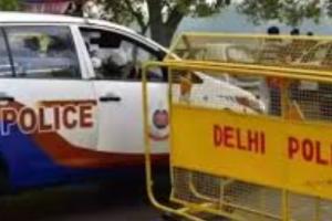  ਰਾਜਧਾਨੀ ਦਿੱਲੀ ਦੇ ਤਿੰਨ ਪ੍ਰਮੁੱਖ ਸਕੂਲਾਂ ਨੂੰ ਬੰਬ ਨਾਲ ਉਡਾਉਣ ਦੀਆਂ ਧਮਕੀ ਭਰੀਆਂ ਈਮੇਲਾਂ ਮਿਲਣ ਤੋਂ ਬਾਅਦ ਦਿੱਲੀ ਪੁਲਿਸ ਅਤੇ ਸੁਰੱਖਿਆ ਏਜੰਸੀਆਂ ਨੂੰ ਤੁਰੰਤ ਹਾਈ ਅਲਰਟ 'ਤੇ ਰੱਖਿਆ ਗਿਆ 