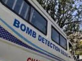 ਚੰਡੀਗੜ੍ਹ ਵਿੱਚ ਇੱਕ ਕਾਲਜ ਨੂੰ ਬੰਬ ਨਾਲ ਉਡਾਉਣ ਦੀ ਧਮਕੀ ਮਿਲਣ ਤੋਂ ਬਾਅਦ ਪੂਰੇ ਸ਼ਹਿਰ ਵਿੱਚ ਸਨਸਨੀ ਫੈਲ ਗਈ ਹੈ