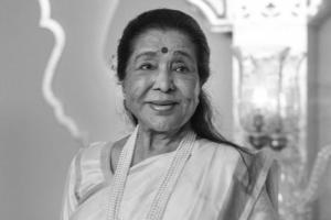  ਦਾਦਾ ਸਾਹਿਬ ਫਾਲਕੇ ਪੁਰਸਕਾਰ ਨਾਲ ਸਨਮਾਨਿਤ ਮਹਾਨ ਪਲੇਬੈਕ ਗਾਇਕਾ ਆਸ਼ਾ ਭੋਂਸਲੇ ਦਾ 92 ਸਾਲ ਦੀ ਉਮਰ ਵਿੱਚ ਦਿਹਾਂਤ ਹੋ ਗਿਆ 