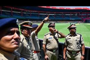 IPL 2026: ਚਿੰਨਾਸਵਾਮੀ ਸਟੇਡੀਅਮ 'ਚ ਸੁਰੱਖਿਆ 'ਚ ਵੱਡੀ ਕੁਤਾਹੀ, 2 ਲੋਕ ਗ੍ਰਿਫ਼ਤਾਰ