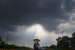 ਮੀਂਹ ਦੀ ਚੇਤਾਵਨੀ: ਦਿੱਲੀ-ਐਨਸੀਆਰ ਵਿੱਚ ਮੌਸਮ ਵਿੱਚ ਬਦਲਾਅ, ਬੱਦਲ ਛਾਏ ਰਹਿਣ ਅਤੇ ਅੱਜ ਹਲਕੀ ਬਾਰਿਸ਼ ਦੀ ਸੰਭਾਵਨਾ