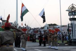 ਗਰਮੀਆਂ ਦੇ ਮੌਸਮ ਨੂੰ ਮੁੱਖ ਰੱਖਦੇ ਹੋਏ ਅਟਾਰੀ-ਵਾਹਗਾ ਸਰਹੱਦ 'ਤੇ ਹੋਣ ਵਾਲੀ ਰੀਟਰੀਟ ਸੈਰੇਮਨੀ ਦੇ ਸਮੇਂ ਵਿੱਚ ਬਦਲਾਅ ਕੀਤਾ ਗਿਆ ਹੈ