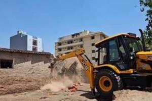 ਅਪਰਾਧੀਆਂ ਦੀ ਵਿੱਤੀ ਰੀੜ੍ਹ ਦੀ ਹੱਡੀ ਤੋੜਨ ਲਈ,ਗੁੜਗਾਓਂ ਪੁਲਿਸ ਨੇ ਅੱਜ ਨਾਹਰਪੁਰ ਅਤੇ ਫਾਜ਼ਿਲਪੁਰ ਵਿੱਚ ਢਾਹੁਣ ਦੀਆਂ ਕਾਰਵਾਈਆਂ ਸ਼ੁਰੂ ਕੀਤੀਆਂ