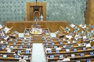 ਸੰਸਦ ਦਾ ਵਿਸ਼ੇਸ਼ ਸੈਸ਼ਨ ਅੱਜ ਕਾਫ਼ੀ ਹੰਗਾਮੇ ਭਰਿਆ ਰਿਹਾ,ਮਹਿਲਾ ਰਾਖਵਾਂਕਰਨ ਨਾਲ ਜੁੜੇ 3 ਸੋਧ ਬਿੱਲ ਲੋਕ ਸਭਾ ‘ਚ ਪੇਸ਼