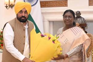 ਪੰਜਾਬ ਦੇ ਮੁੱਖ ਮੰਤਰੀ ਭਗਵੰਤ ਸਿੰਘ ਮਾਨ ਨੇ ਰਾਸ਼ਟਰਪਤੀ ਨਾਲ ਕੀਤੀ ਮੁਲਾਕਾਤ, ‘ਪੰਜਾਬ ਦੇ ਗੱਦਾਰ’ ਰਾਜ ਸਭਾ ਮੈਂਬਰਾਂ ਦੀ ਮੈਂਬਰਸ਼ਿਪ ਰੱਦ ਕਰਨ ਦੀ ਕੀਤੀ ਮੰਗ