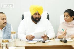 ਹਰਜੋਤ ਸਿੰਘ ਬੈਂਸ ਦੀ ਨਗਰ ਨਿਗਮ ਅਧਿਕਾਰੀਆਂ ਨੂੰ ਹਦਾਇਤ- ਲੁਧਿਆਣਾ ਸ਼ਹਿਰ ਨੂੰ 30 ਜੂਨ ਤੱਕ ਸੜਕਾਂ ਦੇ ਟੋਇਆਂ ਅਤੇ ਮੈਨਹੋਲ ਮੁਕਤ ਬਣਾਇਆ ਜਾਵੇ