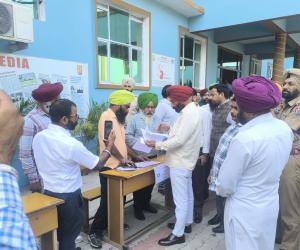 ਯੁੱਧ ਨਸ਼ਿਆਂ ਵਿਰੁੱਧ ਤਹਿਤ ਹਲਕਾ ਸ੍ਰੀ ਚਮਕੌਰ ਸਾਹਿਬ ਦੇ ਪਿੰਡਾਂ ਦੀਆਂ ਡਿਫੈਂਸ ਕਮੇਟੀਆਂ ਨੂੰ ਦਿੱਤੀ ਗਈ ਸਿਖ਼ਲਾਈ