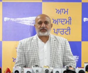 ਆਪ ਆਗੂ ਪੰਨੂ ਨੇ ਰਜਿੰਦਰ ਕੌਰ ਭੱਠਲ ਦੇ ਹੈਰਾਨੀਜਨਕ ਬਿਆਨ 'ਤੇ ਵੜਿੰਗ ਅਤੇ ਬਾਜਵਾ ਦੀ ਚੁੱਪ ਦੀ ਕੀਤੀ ਨਿੰਦਾ