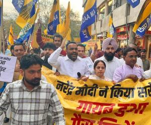 ਸਮ੍ਰਿਤੀ ਇਰਾਨੀ ਦਾ 'ਸਿਲੰਡਰ ਡਾਂਸ' ਹੁਣ ਕਿੱਥੇ ਗਿਆ? ਚੰਡੀਗੜ੍ਹ ਦੇ ਸੈਕਟਰ-17 ਵਿੱਚ 'ਆਪ' ਦਾ ਮੋਦੀ ਸਰਕਾਰ ਦੀ ਲੁੱਟ ਖਿਲਾਫ਼ ਉਗਰ ਪ੍ਰਦਰਸ਼ਨ